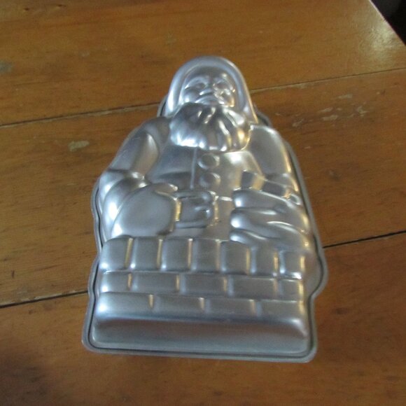 VTG NORDICWARE 3d MOLD SANTA IN CHIMNEY - Picture 1 of 5